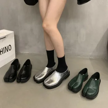 NEW Корейский стиль Весна Серебро Tabi Ninja Мокасины Круглые с раздельным носком Неглубокие женские туфли Slip On Shoes Женская повседневная обувь на платформе