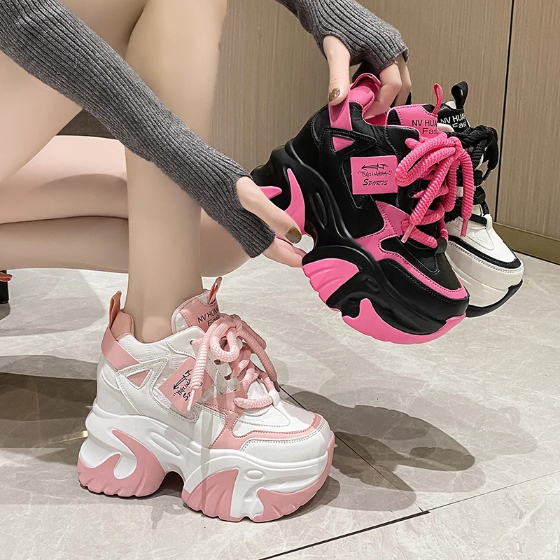 2023 Новые осенние массивные кроссовки на шнуровке Женщины Повседневная кожаная обувь на высокой платформе 10 см Клинья Скрытые каблуки Обувь для отдыха Женщина