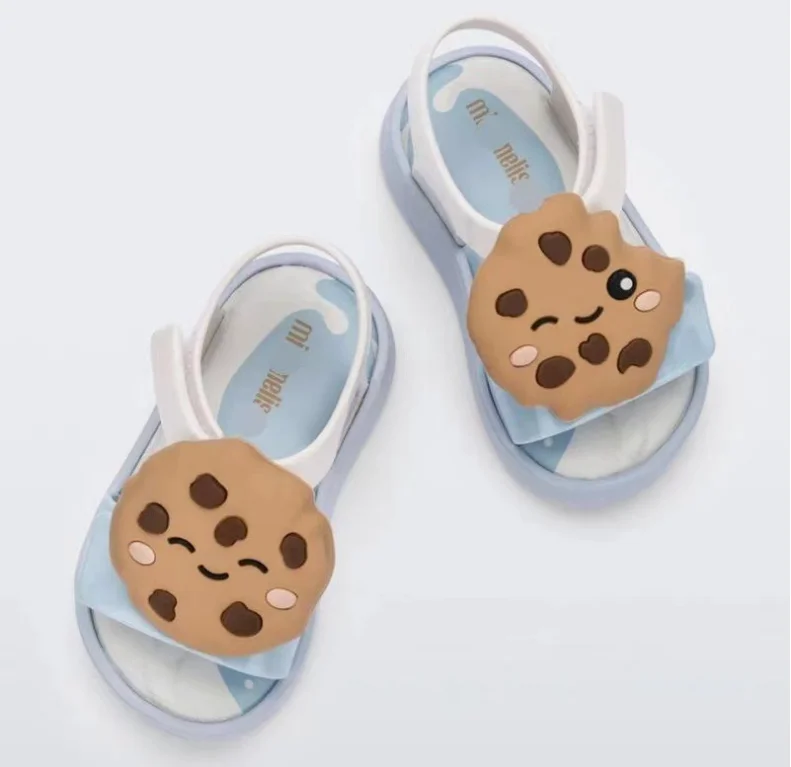 Весна 2023 новые детские сандалии Мультяшное печенье торт с открытым носком повседневные пляжные сандалии на мягкой подошве