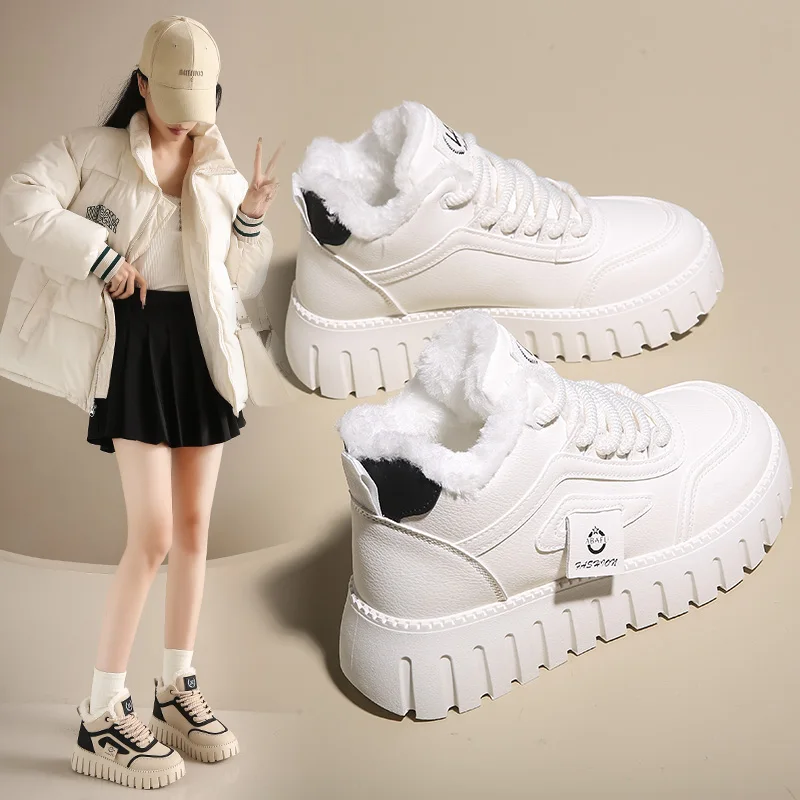Зимняя плюшевая спортивная обувь для женщин Очарованная теплая высота 5 см Увеличение горячего Модные морозостойкие модные женские кроссовки