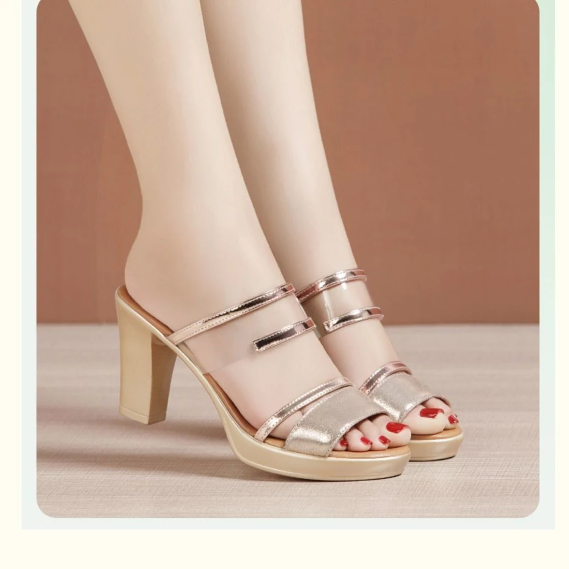 Новые женские сандалии Блок Каблук Прозрачные сандалии из ПВХ Женщины Кристально чистые тапочки Женская летняя обувь с открытым носком